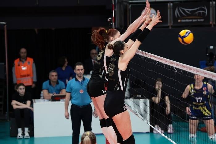 Zehra Güneş ve arkadaşları yere bir uzandı tribünlerde kimse yerinden ayrılamadı 3